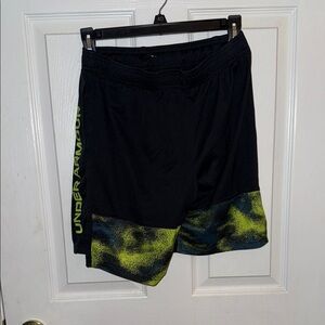 Under Armour Black and Green Athletic Shorts Lightweight Performance Wear